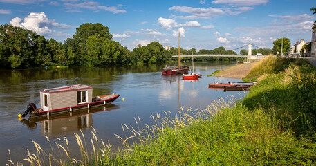 Paysage de bord de Loire en Anjou, ville de Chalonnes, France.