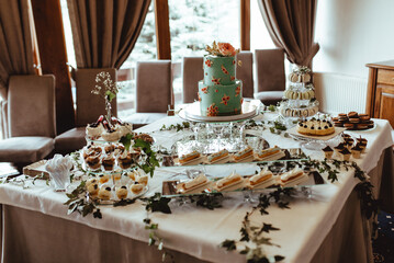 wedding table with sweets. wedding cake. sweets. cupcakes.