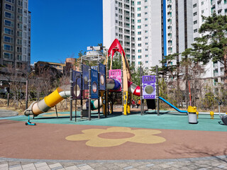 Obraz premium Apartment with playground in seoul, korea