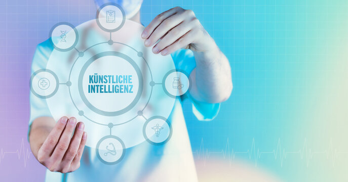 K&uuml;nstliche Intelligenz (KI). Medizin in der Zukunft. Arzt h&auml;lt virtuelles Interface mit Text und Icons im Kreis.