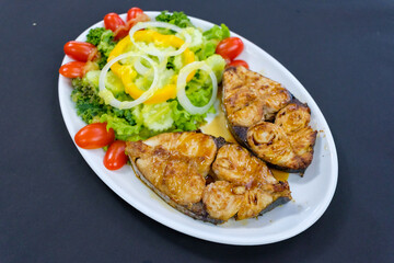 fish steak with vegetable salad for health lovers