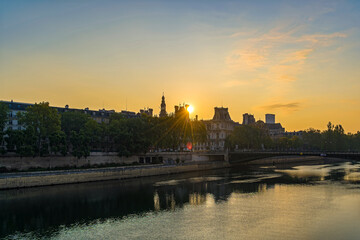 Naklejka premium Colorful Sunrise Over City Hall in Paris With Seine River