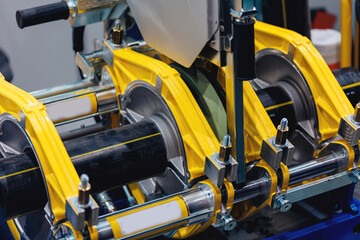 Automatic hydraulic pipe welding for connecting PE or HDPE