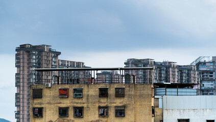 Fototapeta premium Old and modern buildings in the city