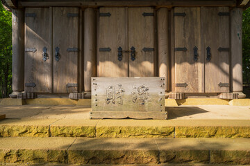 新緑イメージ　深大寺　寺　若葉　木と緑　コピースペース　緑　葉　爽やか
