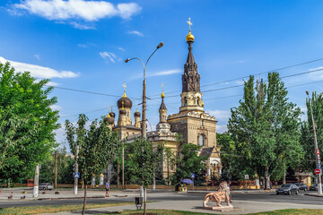 Obraz premium Mykolaiv, Ukraine - July 26, 2020: View of Cathedral of Our Lady Mother of Kasperovskaya from the Square of Council Europe in Mykolayiv. City street with cars on the road and beautiful architecture