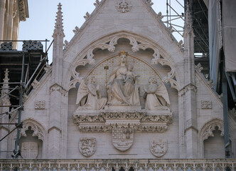 Obraz premium Saint Mary with the Child and two angels at the Zagreb Cathedral, Croatia