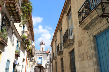 Fototapeta na wymiar Ancient buildings in Habana Vieja, Cuba
