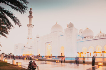 sheikh zayed grand mosque at dusk, Abu Dhabi, UAE