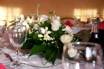 Wedding table champagne and roses