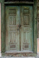 Fototapeta na wymiar Old green door.Locked