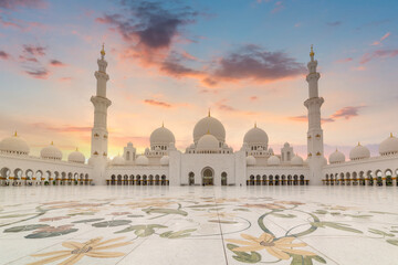 Beautiful architecture of the Grand Mosque in Abu Dhabi at sunset, United Arab Emirates - obrazy, fototapety, plakaty