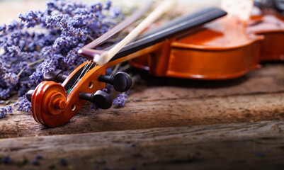 Fototapeta premium Vintage composition with violin and lavender