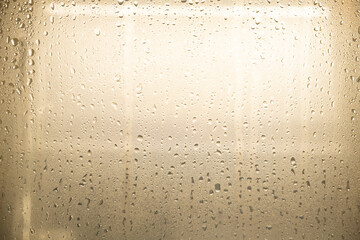 Fond graphisme buée sur fenêtre ocre