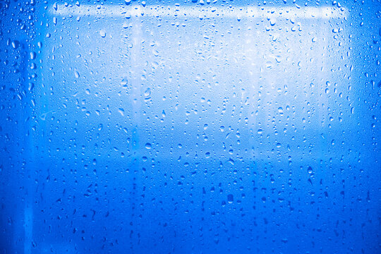 fond bu&eacute;e sur verre bleu