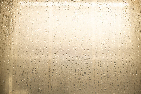 Fond graphisme bu&eacute;e sur fen&ecirc;tre ocre