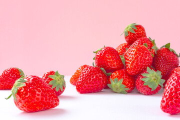 Pile of strawberries. 山積みの苺	
