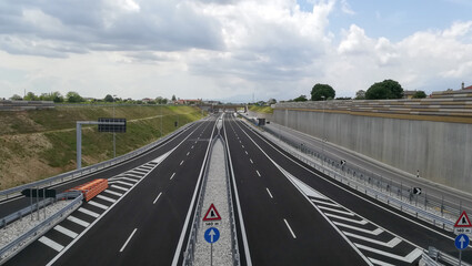 Fototapeta premium Empty new highway view. No traffic