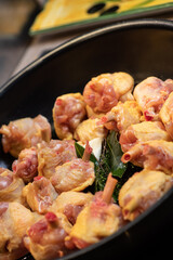 Recipe fins, chicken drumstick, chicken, in a plate, in a pan