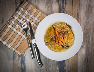 Recipe for chicken fricassee in white wine, with a carrot and mushroom planter