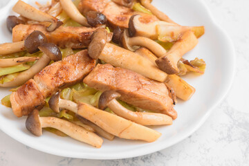 豚肉とキノコの炒め物