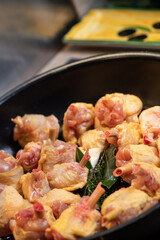 Recipe fins, chicken drumstick, chicken, in a plate, in a pan