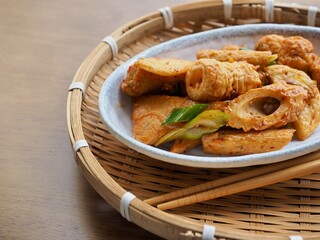 아시아 음식 어묵 채소볶음