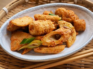 아시아 음식 어묵 채소볶음