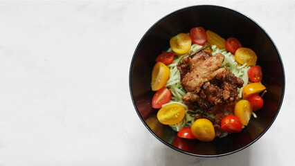 A bowl of noodles with vegetables