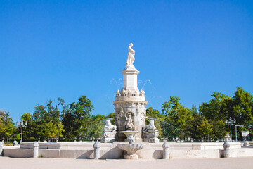 Fototapeta na wymiar fountain of the royal palace of aranjuez ,madrid, spain, europe