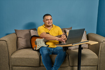 Purpose of learning guitar online with live classes