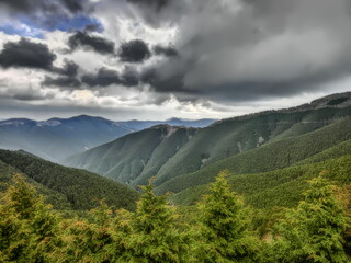 山の頂上から見る景色