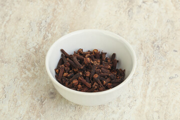 Dry Clove aroma in the bowl