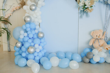 Photo zone decoration from balloons on a baby party