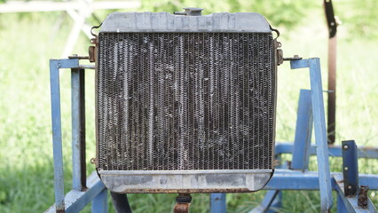 Car radiator, radiator, car mechanic separates the radiator from the car To analyze the cause of the damage and repair it so that it returns to its original condition and can be used normally.