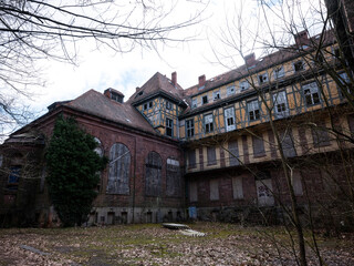 Fototapeta na wymiar Altes verlassenes Sanatorium
