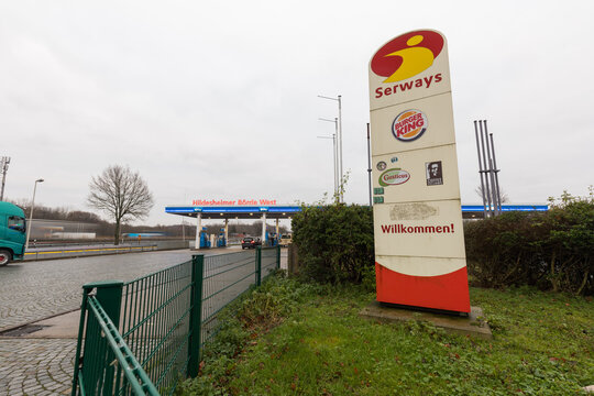 Tankstelle an der Rastst&auml;tte der Hildesheimer B&ouml;rde, Deutschland am Tag des 13.12.2021