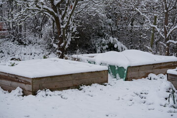 winter in the garden, garden Raised bed