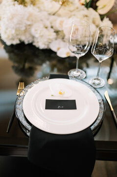 Festive luxury black table setting with flowers. Wedding concept 