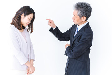社員のミスを叱責する上司