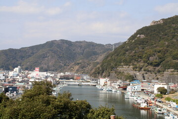 Obraz premium 下田公園からの景色。稲生沢川と寝姿山。