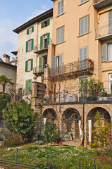 Bergamo Alta, case sulle antiche mura veneziane