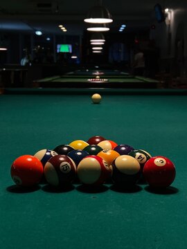 Mesa de Bilhar pronta para come&ccedil;ar o jogo