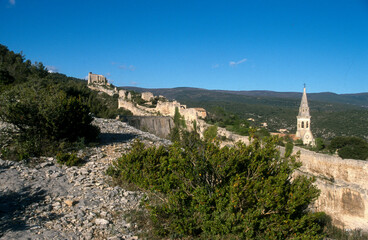 Fototapeta premium Eglise, Menerbes, Parc naturel régional du Luberon, 84, Vaucluse
