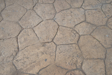 Gehweg in grau-braun, Platten, organisch