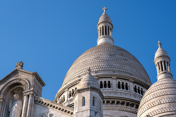Fototapeta na wymiar View of the beautiful and famous white church Sacred Heart at Montmartre Paris on a beautiful day