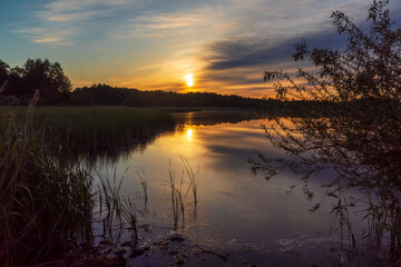 Poranek nad stawem, Podlasie, Polska © podlaski49