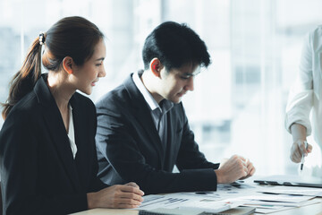 Marketing team meetings for startup companies, brainstorming meetings for implementation planning, management by new generations, marketing planning for startup companies. Opening a startup company.