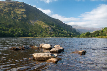 Fototapeta premium Down by the waterside at Llyn Gwynant in Snowdonia National Park, Wales