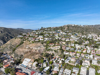 Naklejka premium Aerial view of Laguna Beach coastline town with vilas on the hills, Southern California Coastline, USA